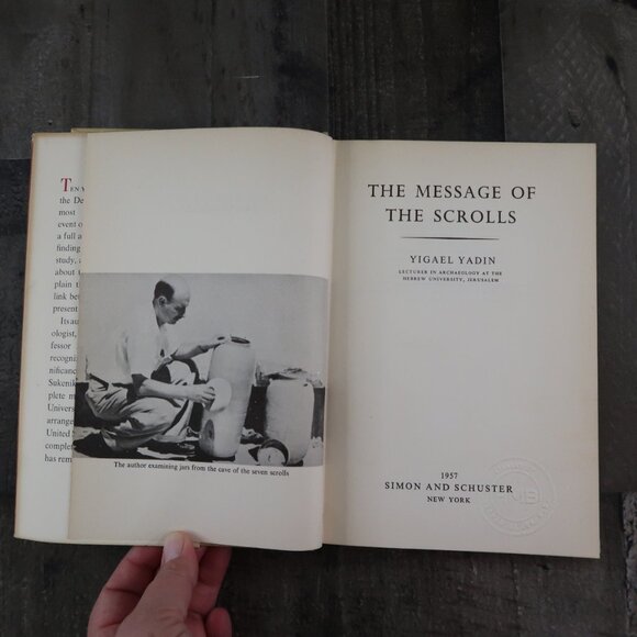 The Message of The Scrolls by Yigael Yadin 1957 HCDJ 3rd Printing - Picture 6 of 8